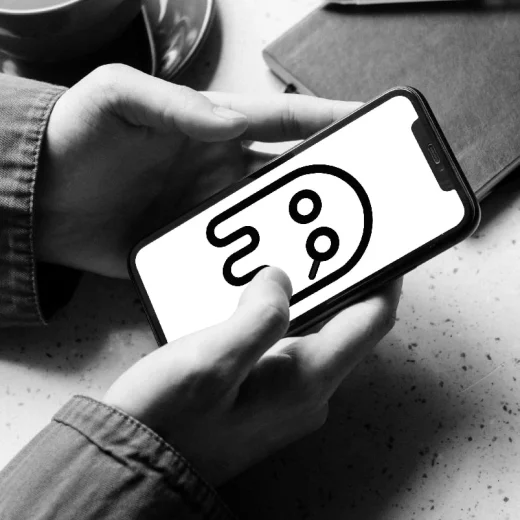 mockup pour le pole seo avec le logo de l'entreprise et une loupe