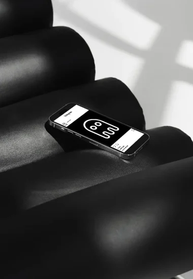 mockup pour le pole social media avec le logo de l'entreprise sur Instagram